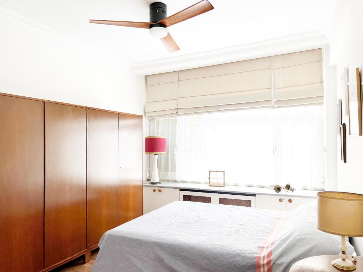 Artists Designed In The Centre Of Apartment