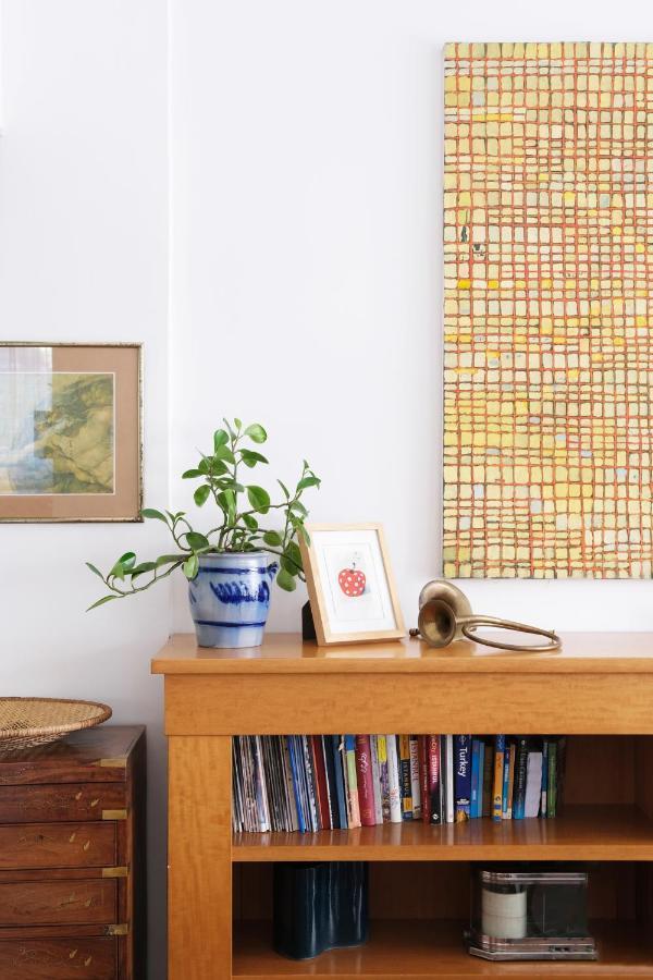 Artists Designed In The Centre Of Apartment