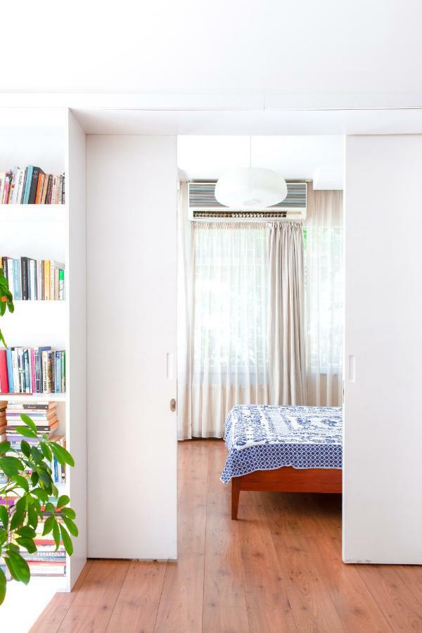 Artists Designed In The Centre Of Apartment