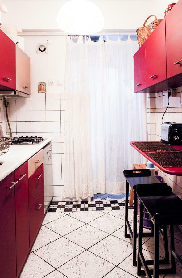 Artists Designed In The Centre Of Apartment *
